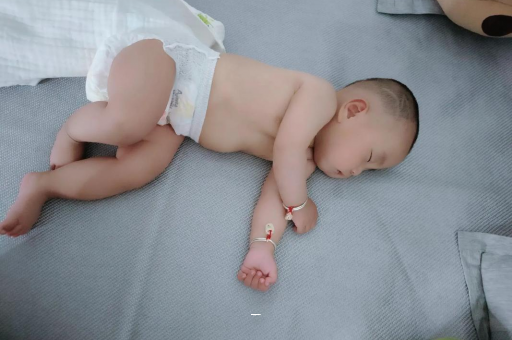 乌兰察布宝宝夏天要穿袜子吗